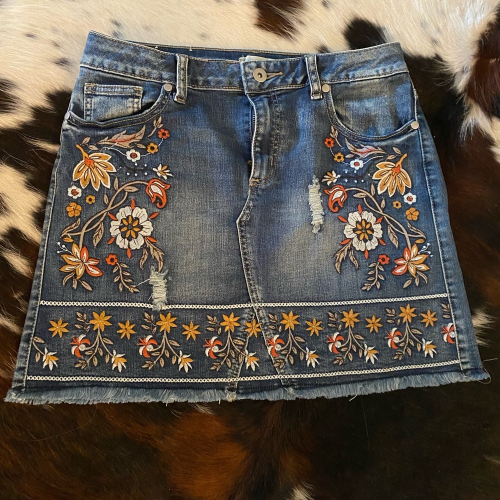 🌟 Altar'd State Embroidered Denim Mini Skirt —jean with Orange & Yellow Floral - Picture 3 of 10